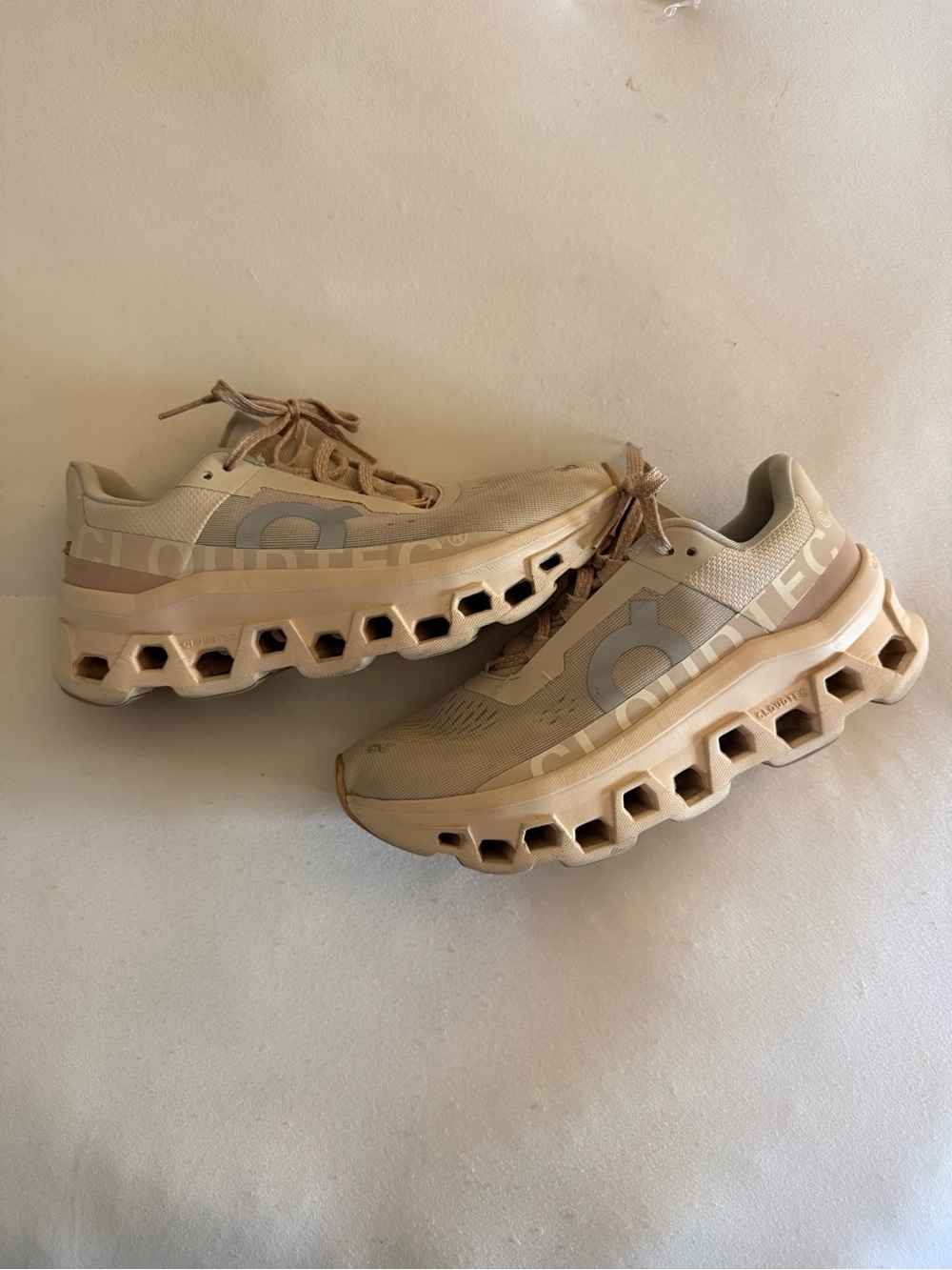 On Running Cloudtec Sneaker in Beige and Light Gray - Picture 3 of 5
